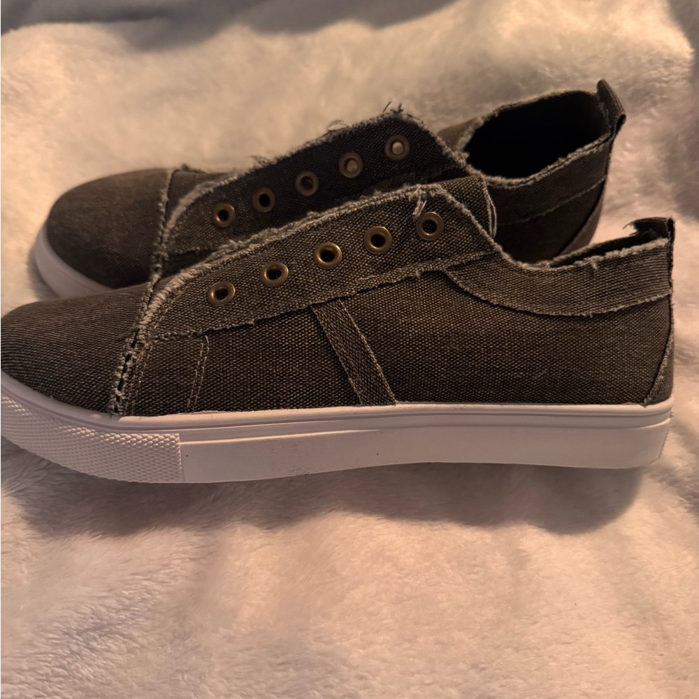 Outwoods Canvas Sneakers